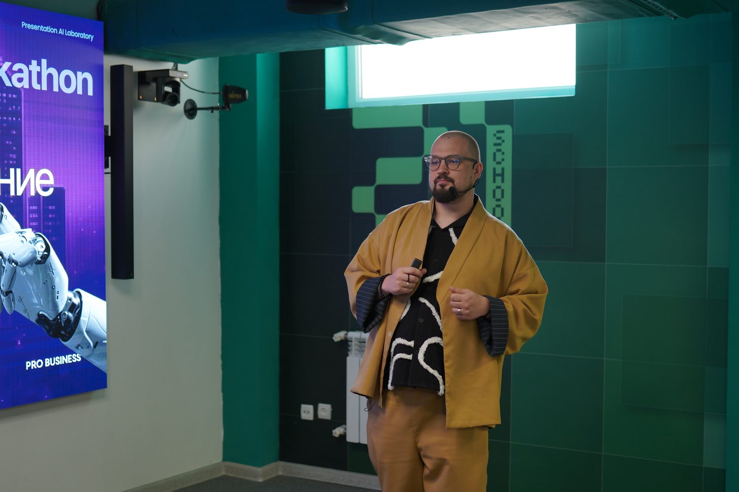 Презентация AI Laboratory на хакатоне