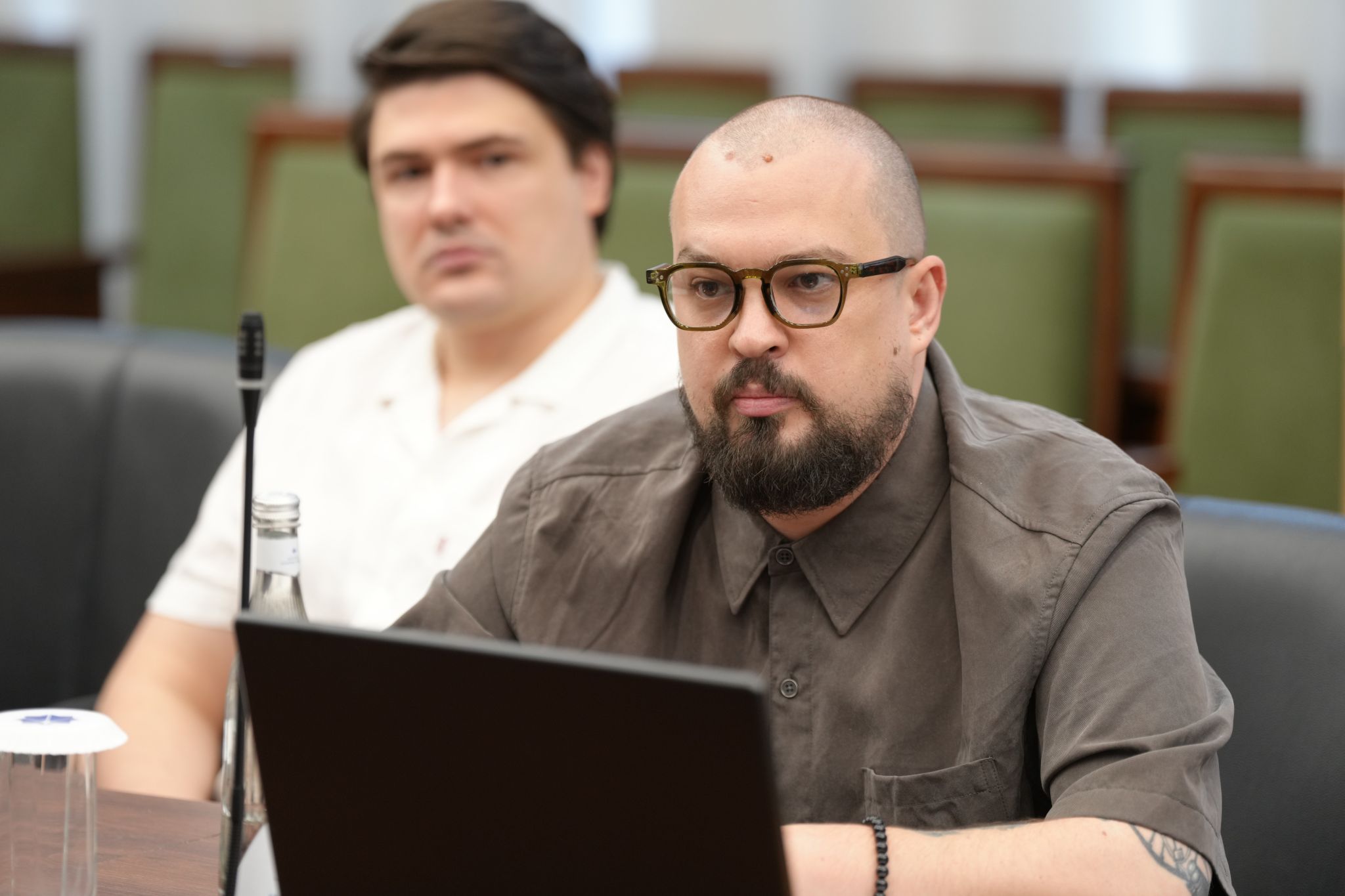 Артём Панферов на панельной сессии